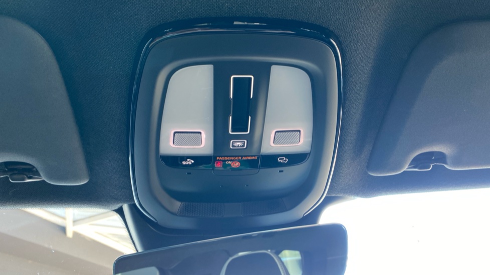 Volvo XC40 ULTIMATE DARK, B4 FWD, 145+10 kW / 197+14 HP